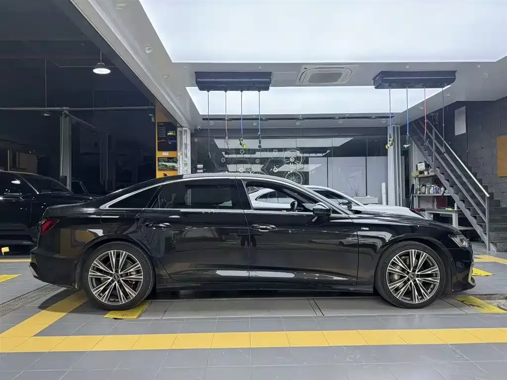 Audi A6L 2023 из CN, фото 6