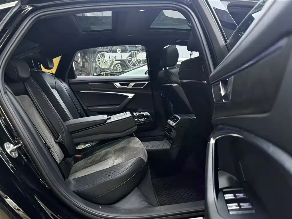 Audi A6L 2023 из CN, фото 7