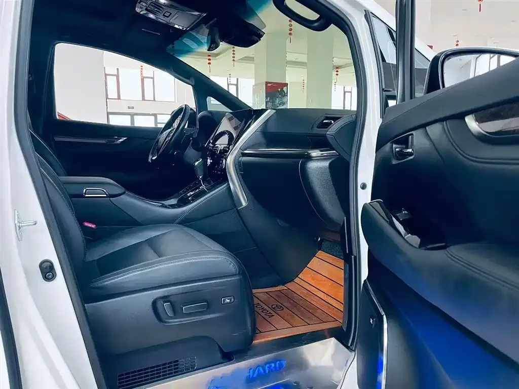 Toyota Vellfire — фото 6