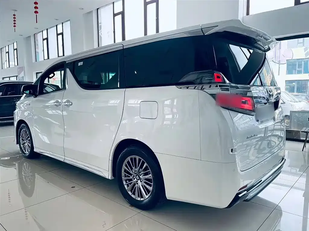 Toyota Vellfire — фото 8
