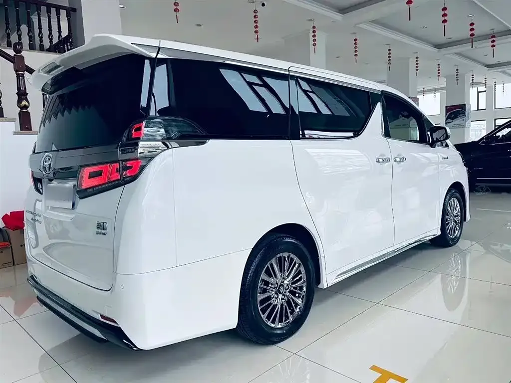 Toyota Vellfire — фото 3