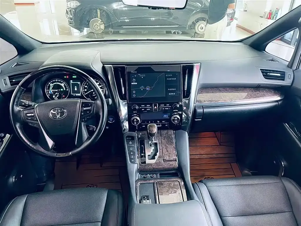 Toyota Vellfire — фото 5
