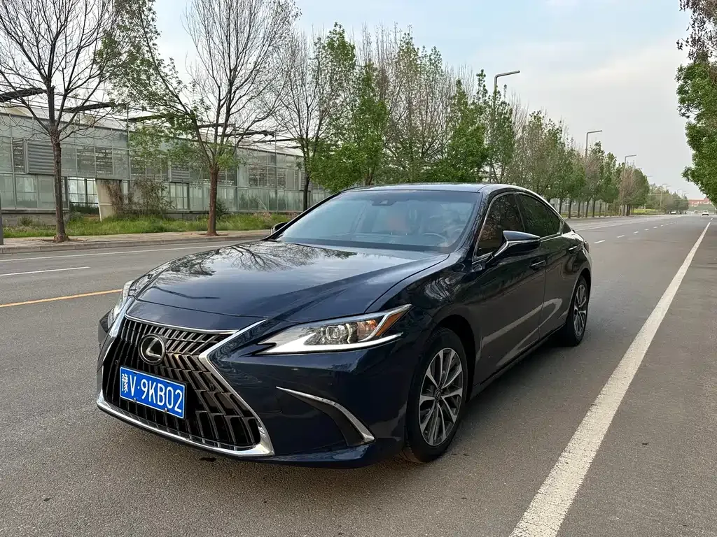 Lexus ES — фото 1