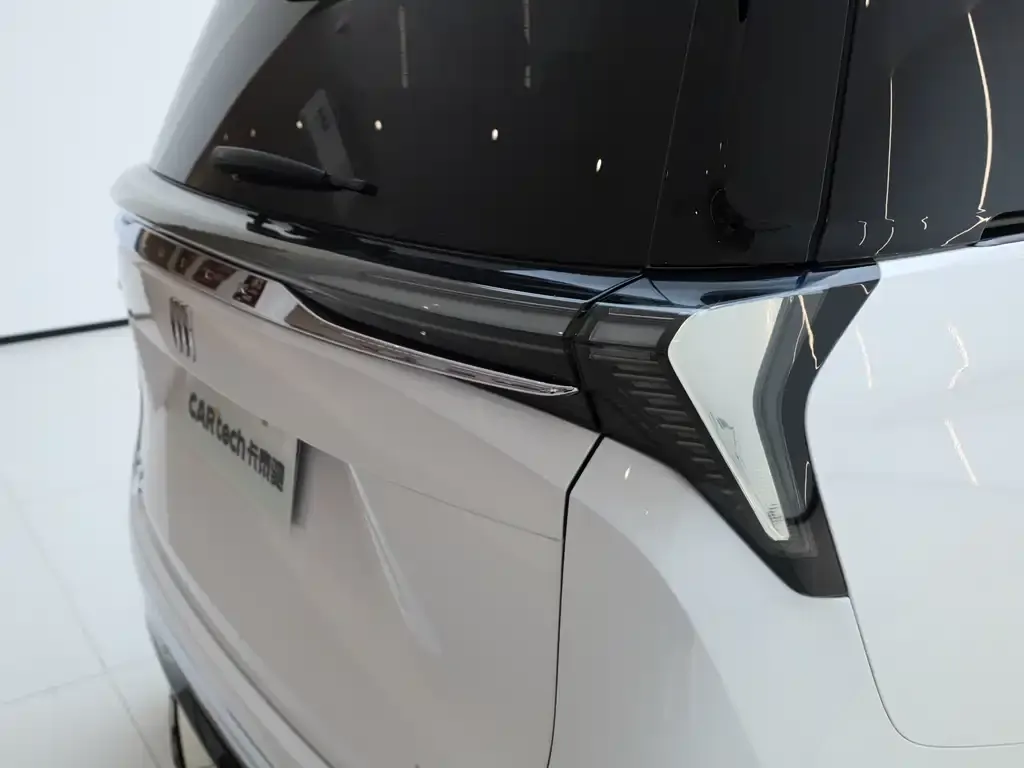 Buick GL8 Hybrid — фото 10