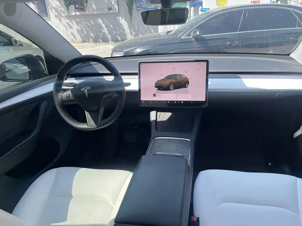 Tesla Model Y — фото 3