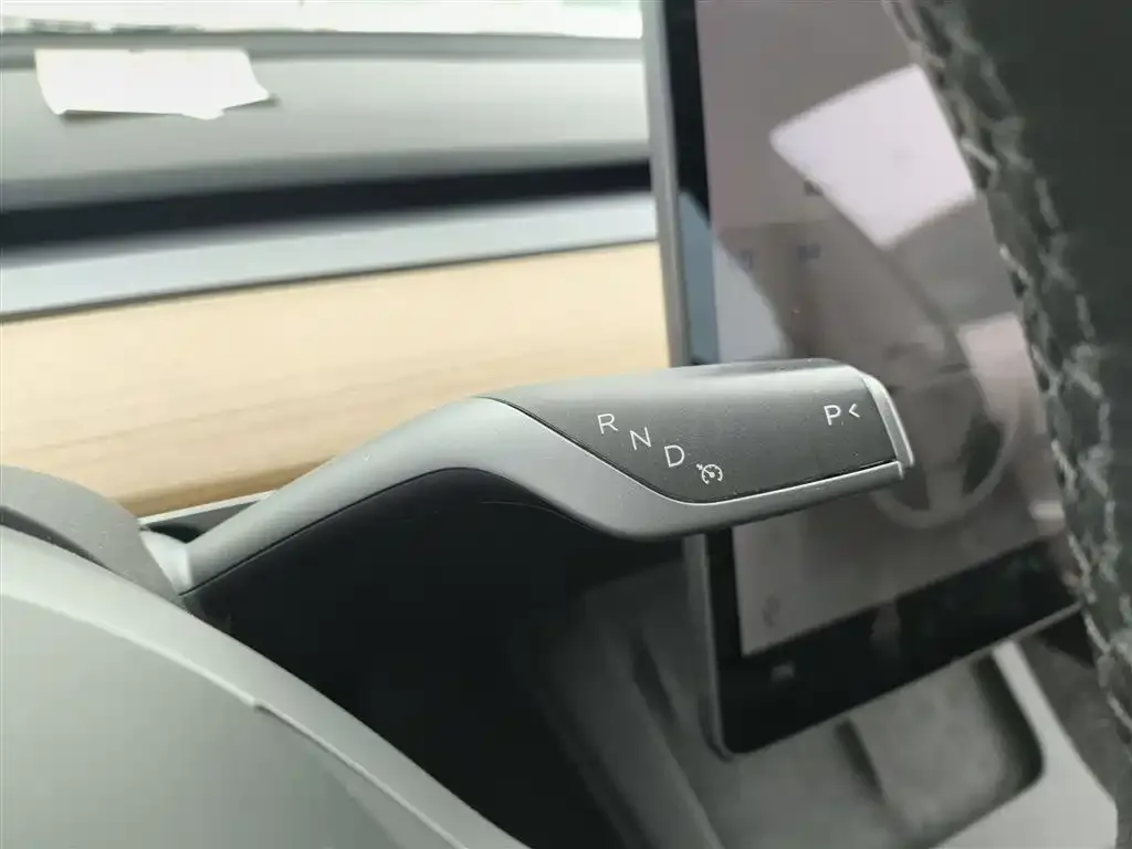 Tesla Model 3 — фото 10