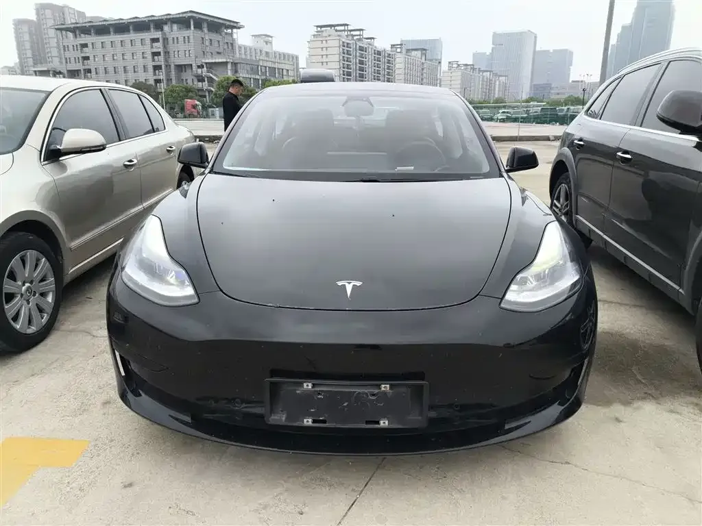 Tesla Model 3 — фото 5