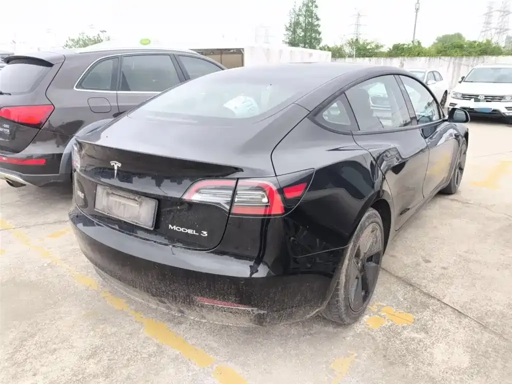 Tesla Model 3 — фото 9
