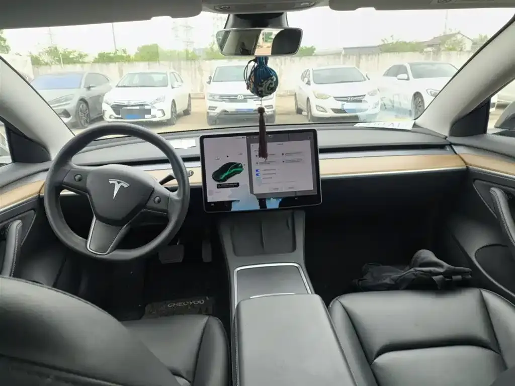 Tesla Model 3 — фото 4
