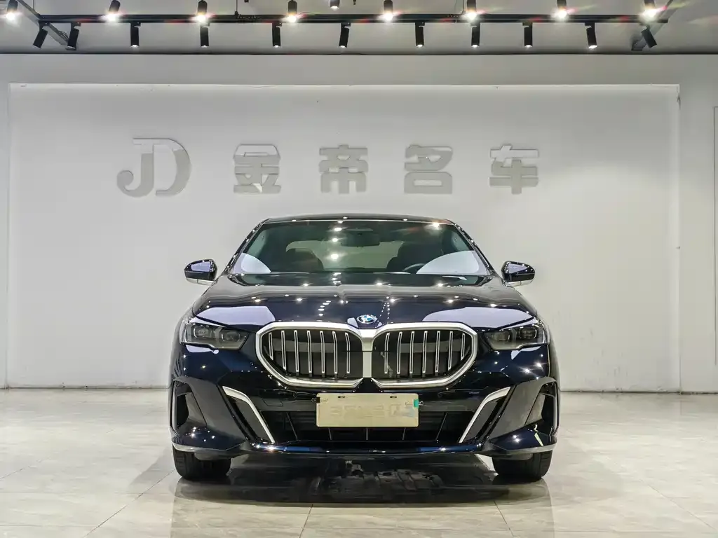 BMW 5 Series — фото 2
