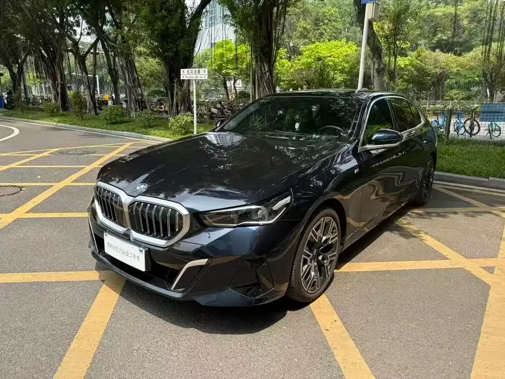 BMW 5 Series — фото 1