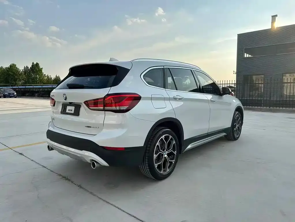 BMW X1 — фото 8
