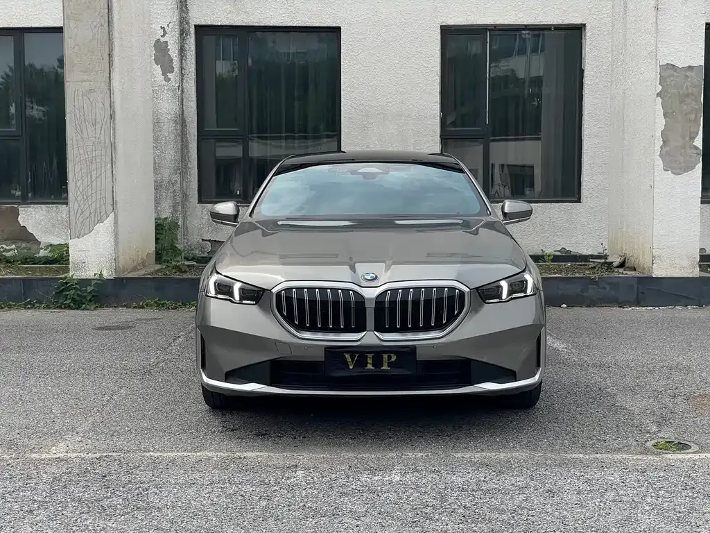 BMW 5 Series — фото 10