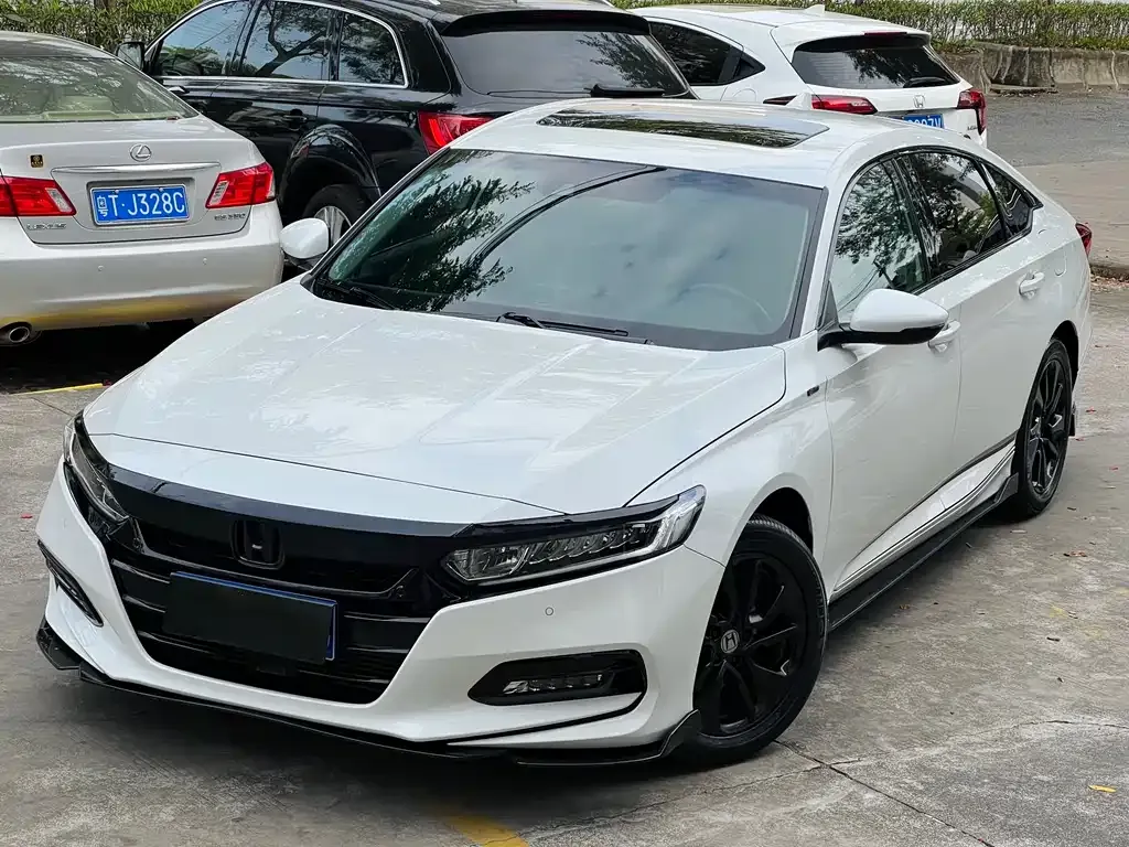 Honda Accord — фото 1