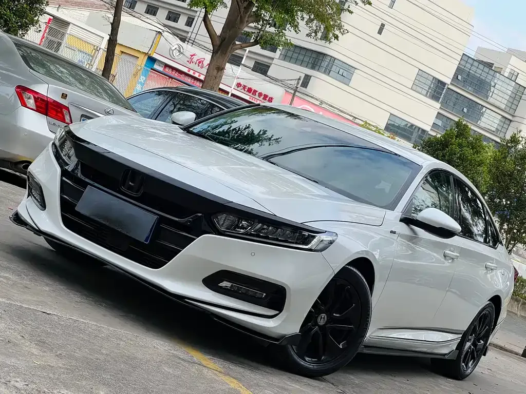 Honda Accord — фото 7