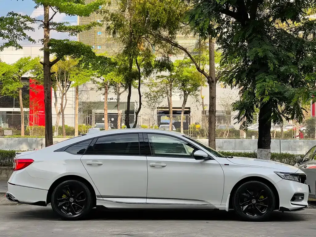 Honda Accord — фото 9
