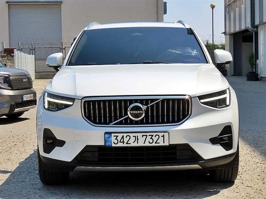 Volvo XC40 — фото 1