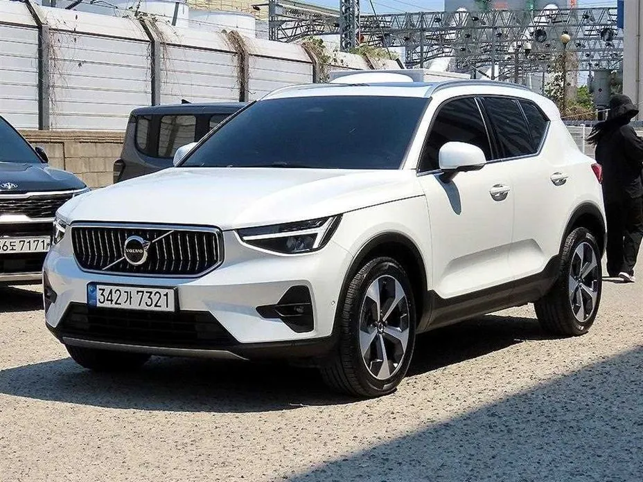 Volvo XC40 — фото 4