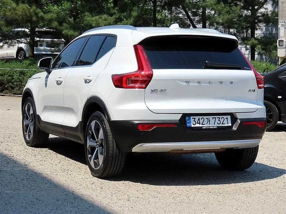 Volvo XC40 — фото 10