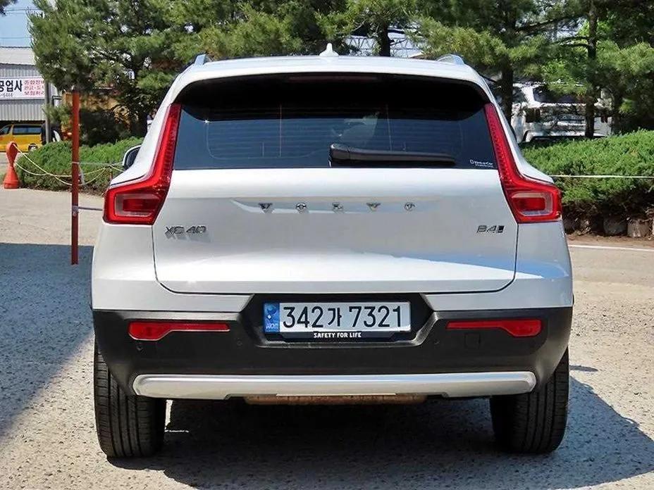 Volvo XC40 — фото 9