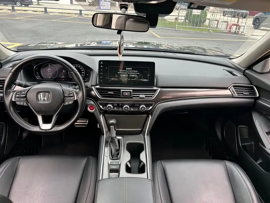 Honda Accord — фото 8