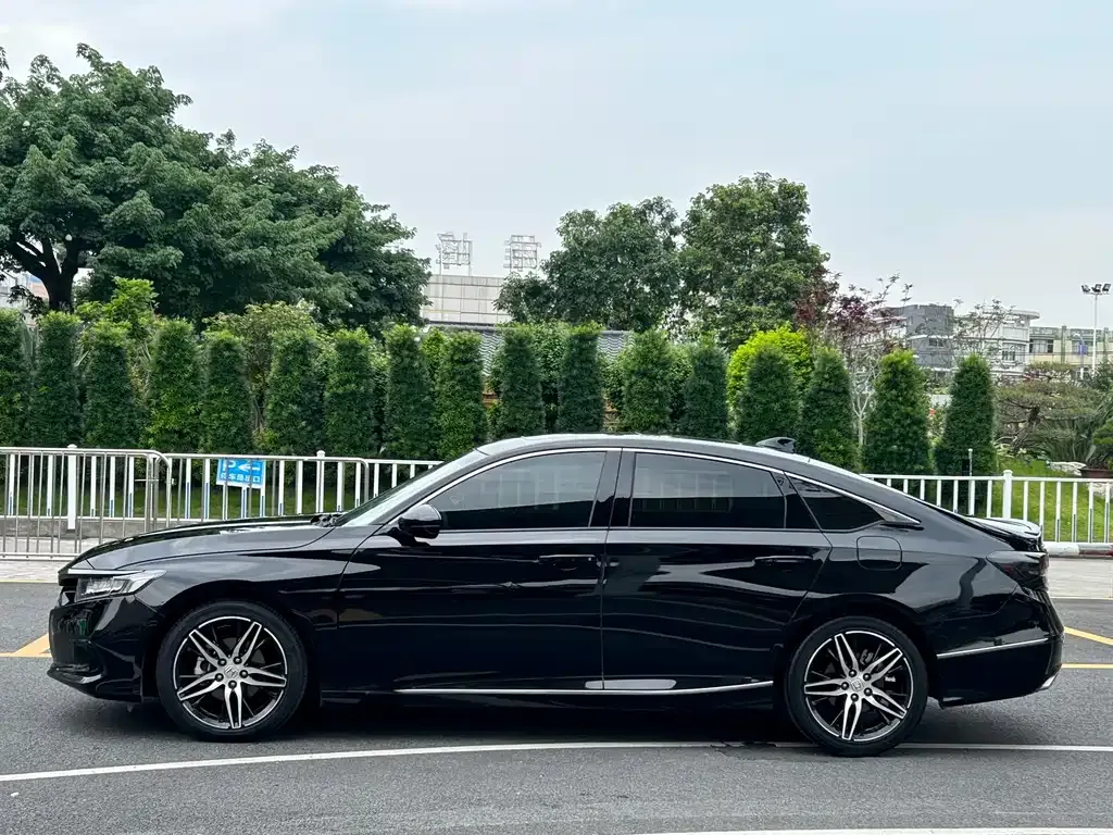 Honda Accord — фото 6