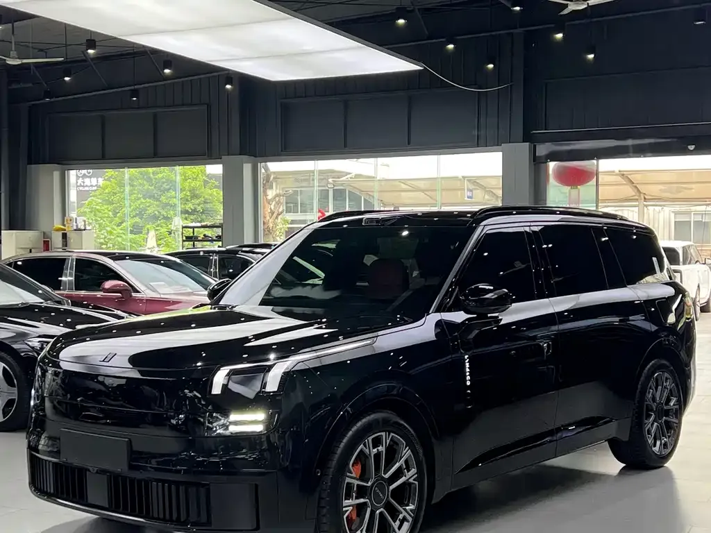Lynk & Co 900