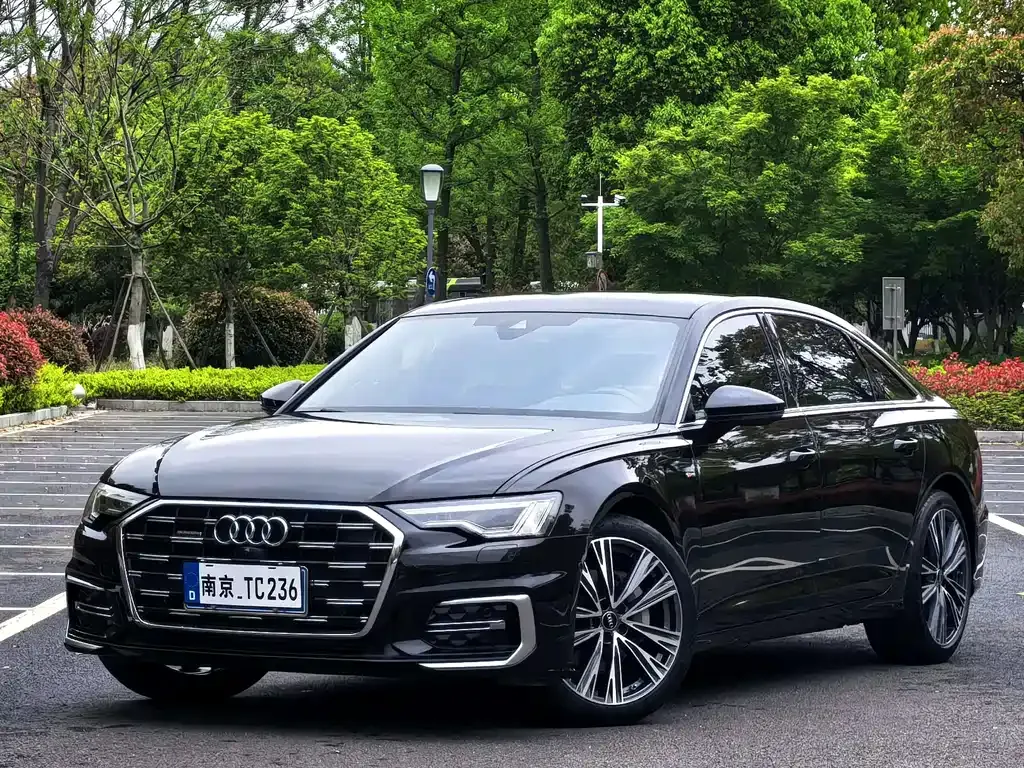 Audi A6L — фото 1