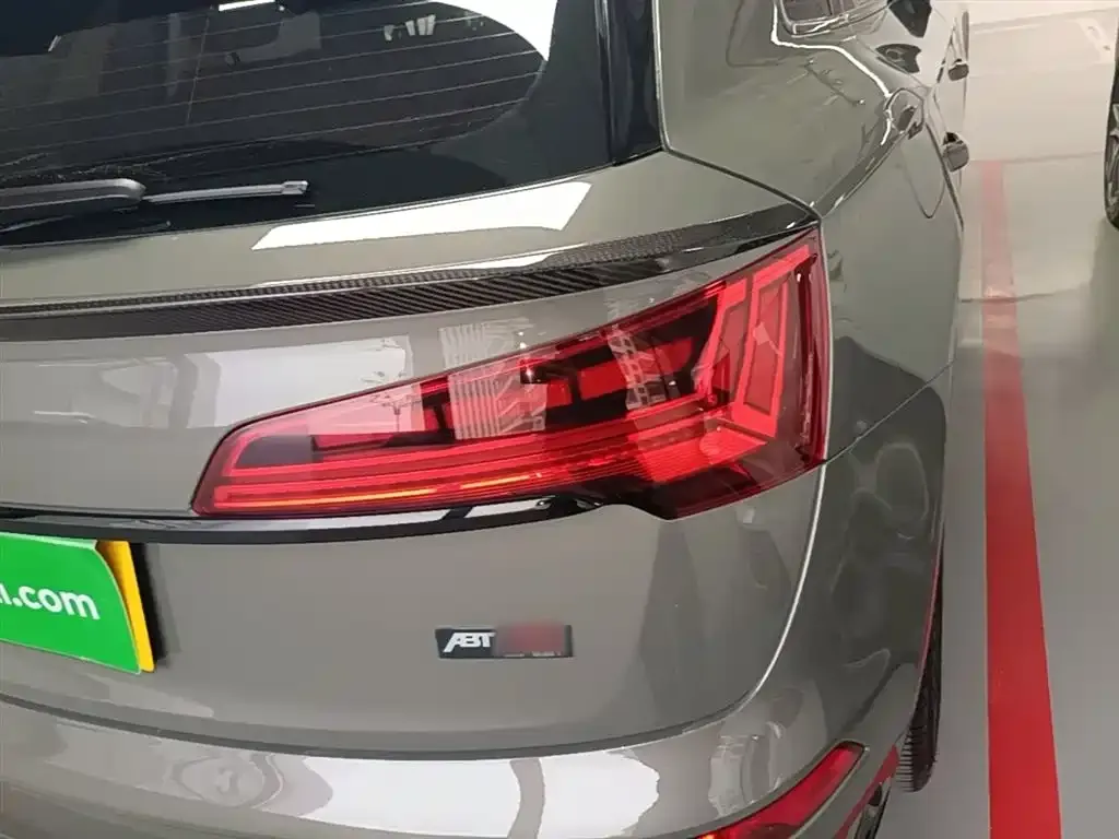 Audi SQ5 2024 из CN, фото 2