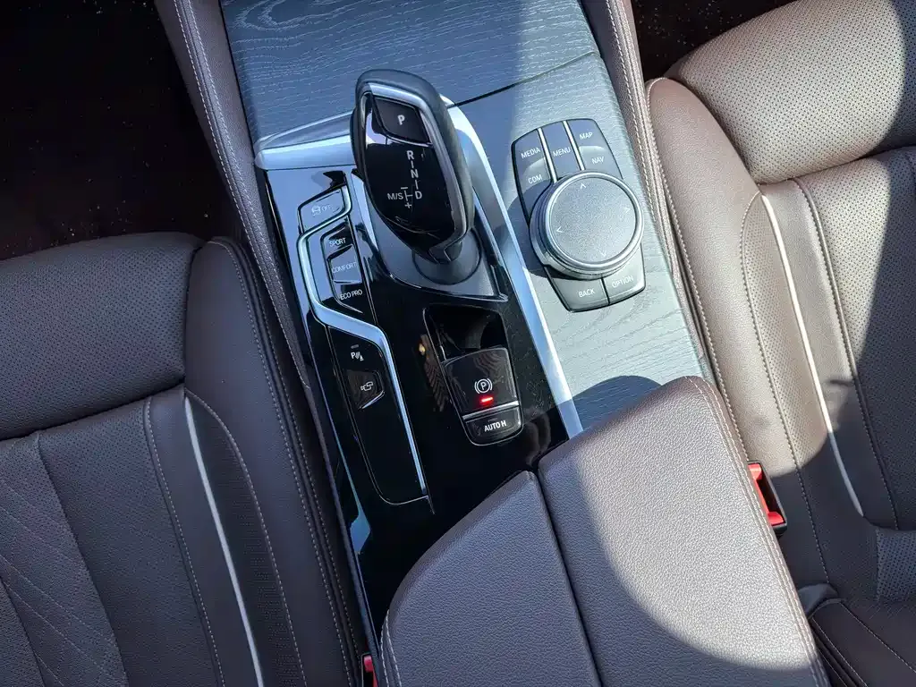 BMW 5 Series 2022 из CN, фото 9