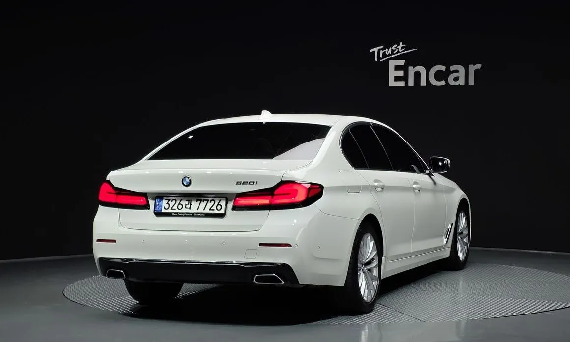 BMW 5-Series — фото 4