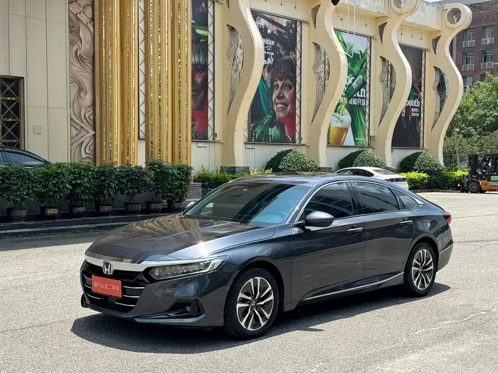 Honda Accord — фото 1