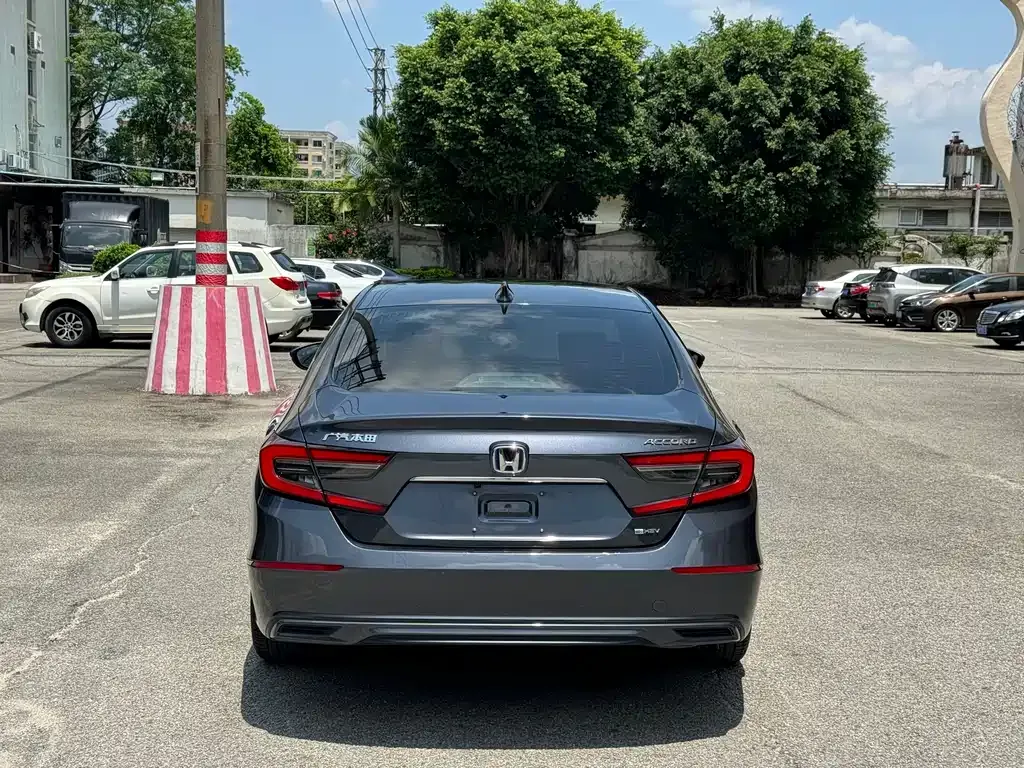 Honda Accord — фото 7