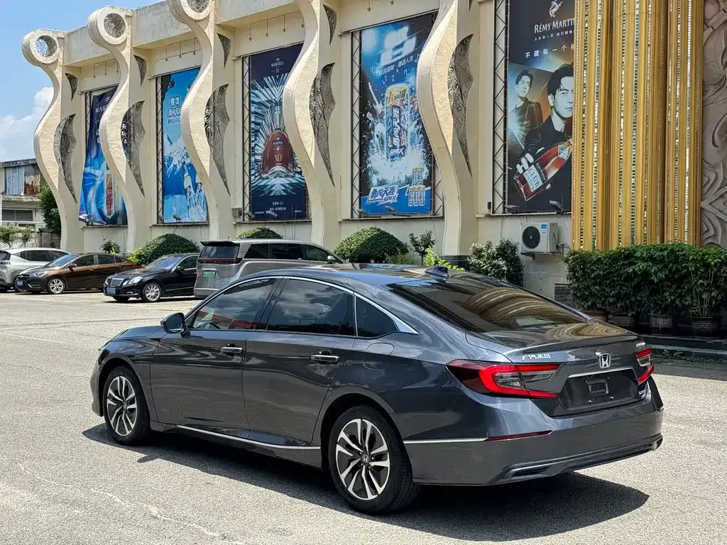Honda Accord — фото 10