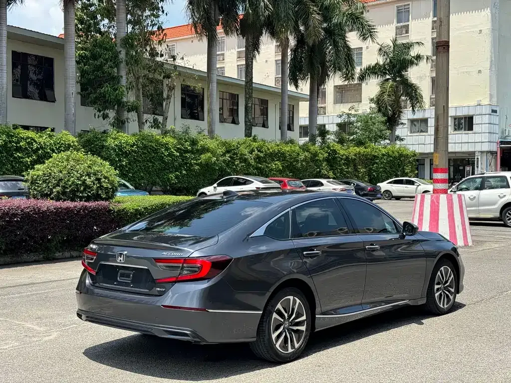 Honda Accord — фото 4