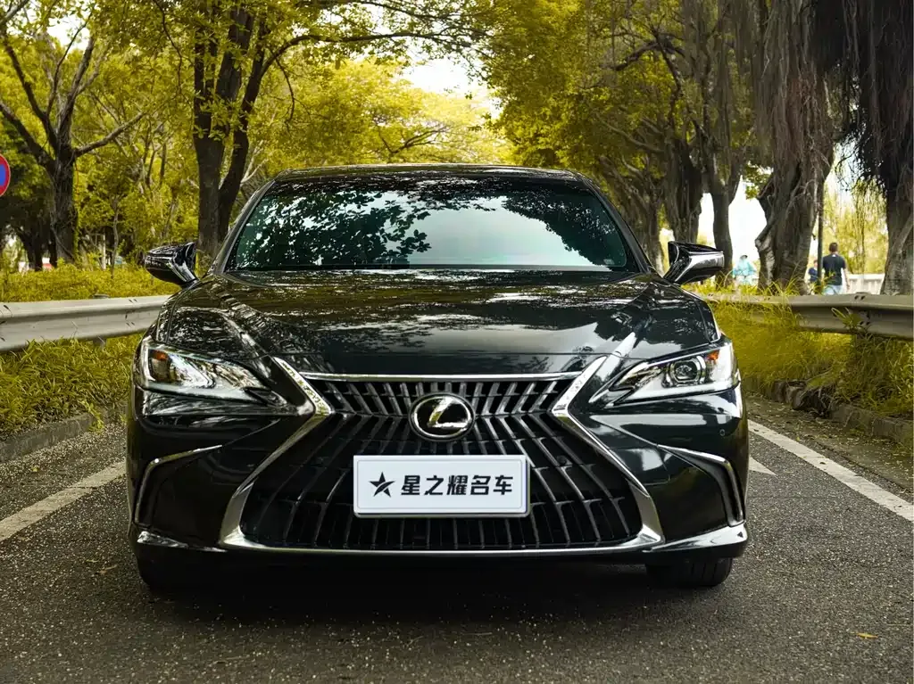 Lexus ES — фото 5