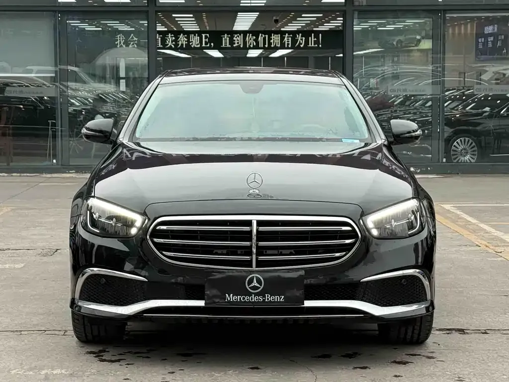 Mercedes-Benz E-Class — фото 1