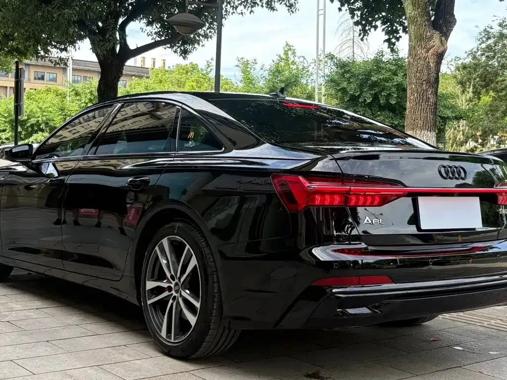 Audi A6L — фото 9