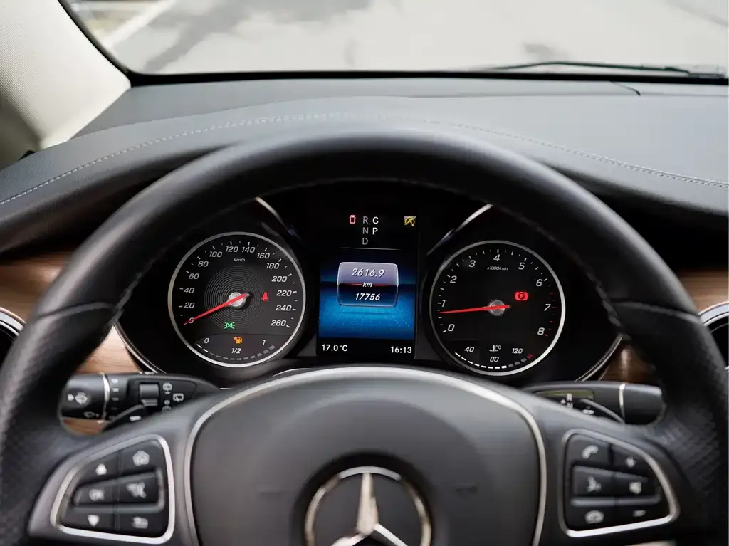 Mercedes-Benz V-Class 2023 из CN, фото 2
