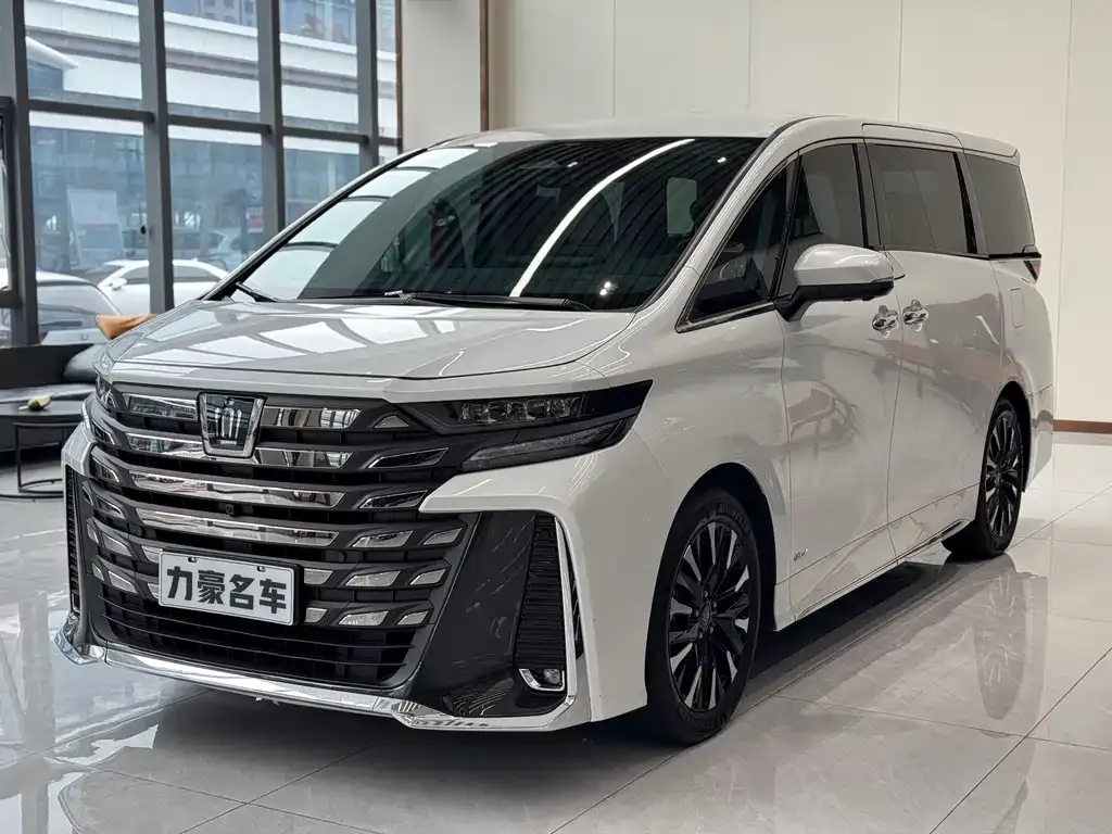 Toyota Vellfire — фото 1