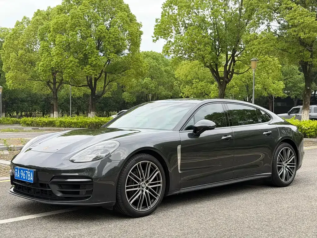 Porsche Panamera — фото 1