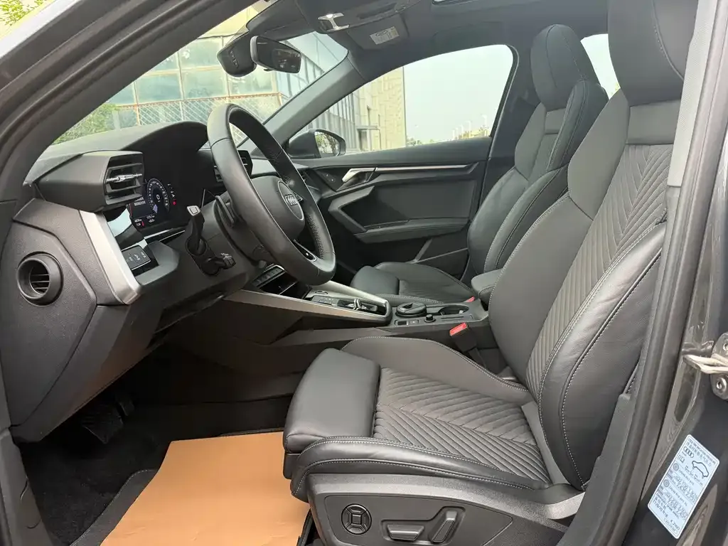 Audi A3 2023 из CN, фото 7