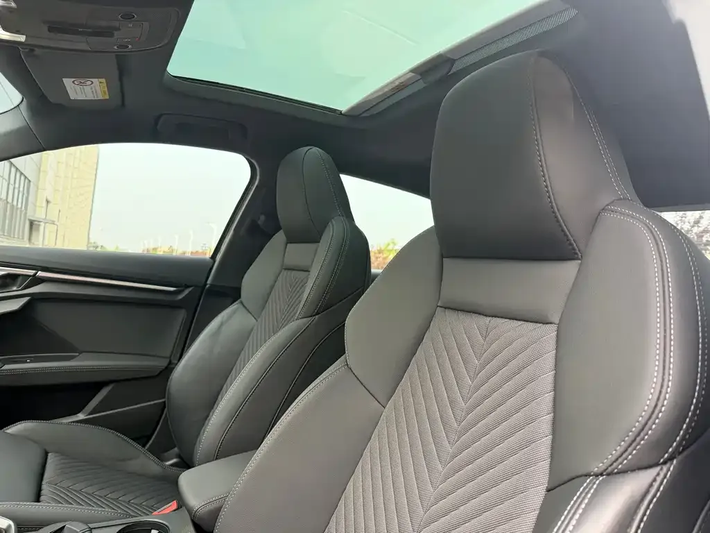 Audi A3 2023 из CN, фото 8