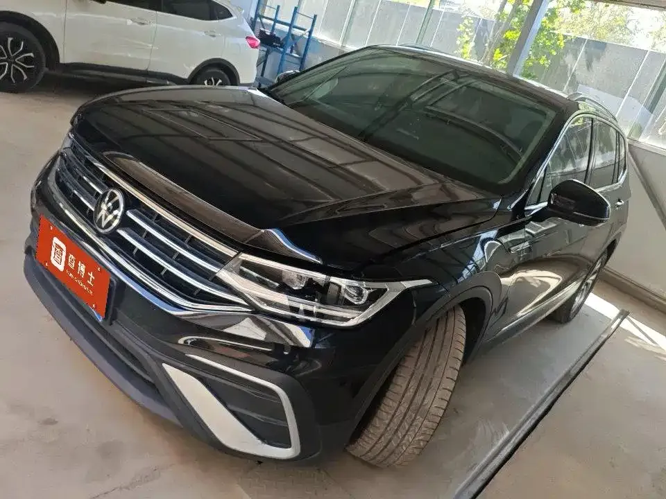 Volkswagen Tiguan L 2023 из CN, фото 1