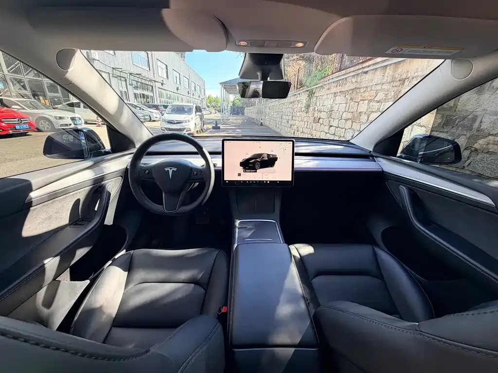 Tesla Model Y — фото 3