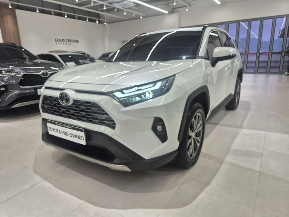 Toyota RAV4 — фото 1