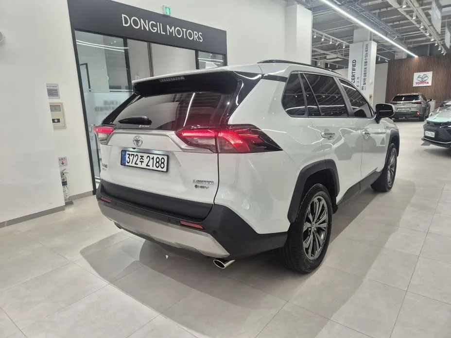 Toyota RAV4 — фото 4