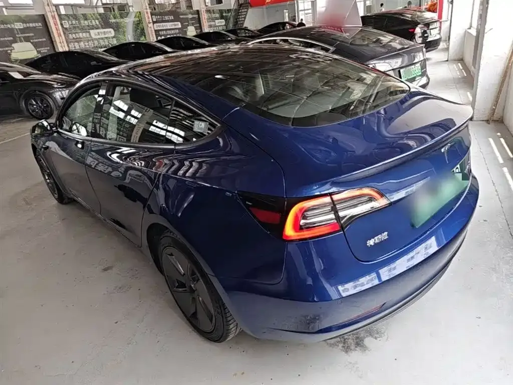 Tesla Model 3 — фото 4
