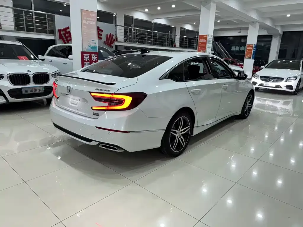 Honda Accord — фото 10