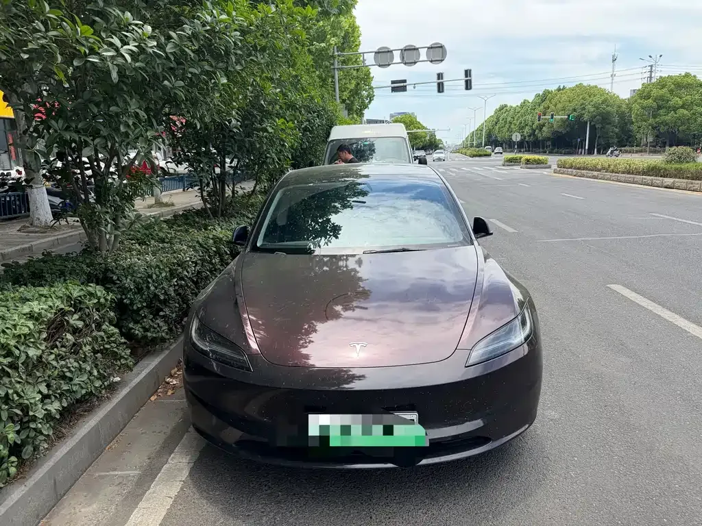 Tesla Model 3 — фото 7